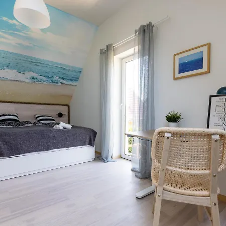 Seaview House With Fireplace