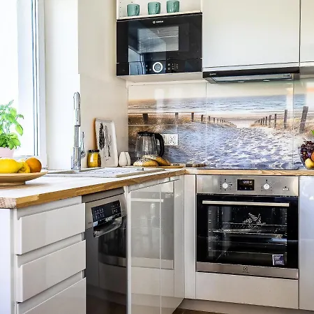 Seaview House With Fireplace Puck