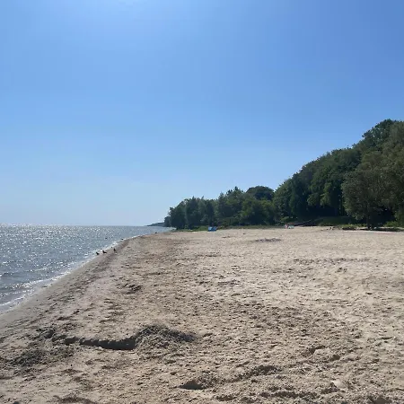 Seaview House With Fireplace Puck