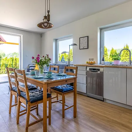 Seaview House With Fireplace Puck